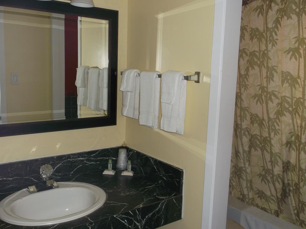 Haileybury Beach Motel Экстерьер фото